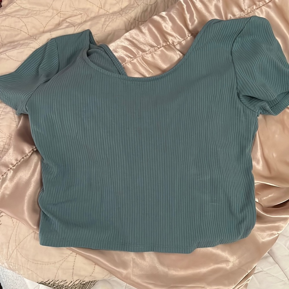 Arie crop top